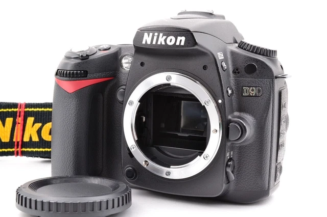 Nikon D90 Digital SLR Camera Body 12.3MP DX Format from Japan 1516 shots Strap