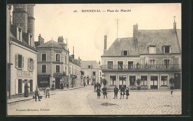 CPA Bonneval, Place du Marche avec Grand Cafe de la Place