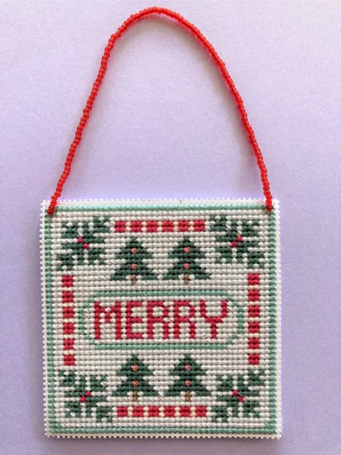 Hecho a mano punto de cruz adorno/colgador de vacaciones de Navidad-P Feliz