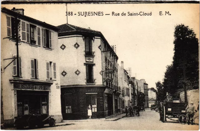 CPA Suresnes La Mairie et le Square (1315043)