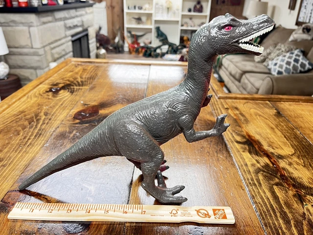 Huge scale Jasman Deinonychus dinosaur model from 2001*