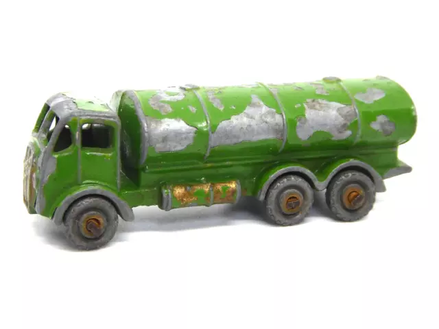 Matchbox Lesney No.11a ERF Petrol Tanker (1ST ISSUE VERY RARE GREEN) 2