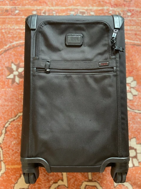Tumi Alpha 2 International Expandable 4 Wheeled Carry-On Black Spinner $795