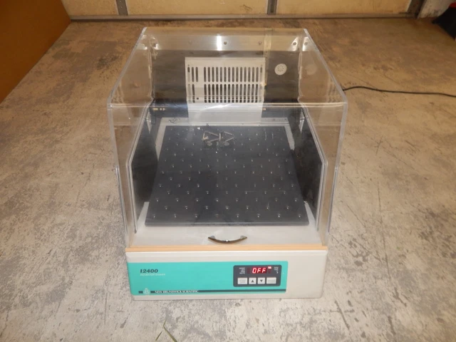 New Brunswick Scientific i2400 Lab Incubator Shaker (#3944)