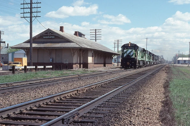 T: Orig Slide BN Burlington Northern U25C #5638+4 w/Train - Sauk Rapids MN 1977
