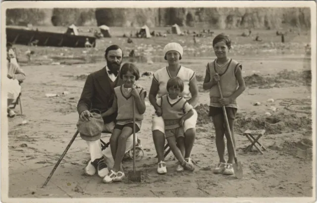 CPA AULT Family on the Beach Photo Card (18541)