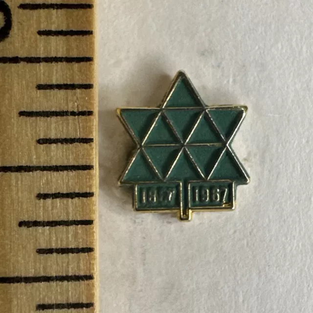 Canadian Centennial Maple Leaf Green Star Canada Enamel Hat Lapel Pin 1867 1967 3