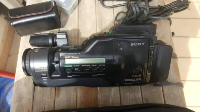 Sony Handycam CCD-F555E Hi8 Camcorder - 8mm Video Camera Recorder