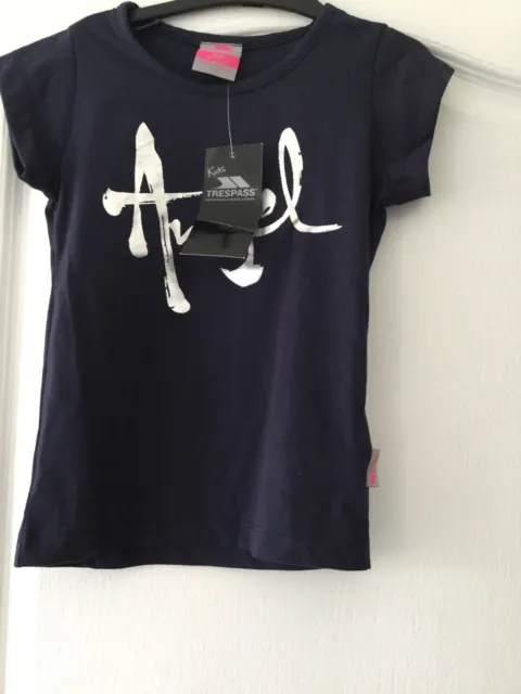 T-Shirt A Maniche Corte Blu Navy Nuova Con Etichette By Trespass Età 3-4 Anni Logo Angelo