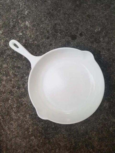 Le Creuset #28 White Enamel Cast Iron 9" Skillet Fry Pan