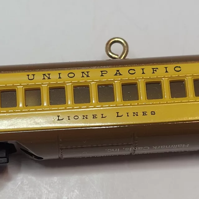 Hallmark Ornament ~Lionel Union Pacific Streamliner Buffet Coach~2010 Display