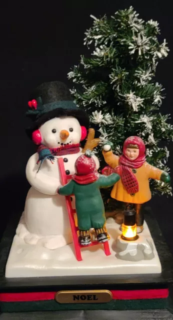 Créations de vacances scène de vacances bonhomme de neige joue des chants de Noël avec batterie légère 3