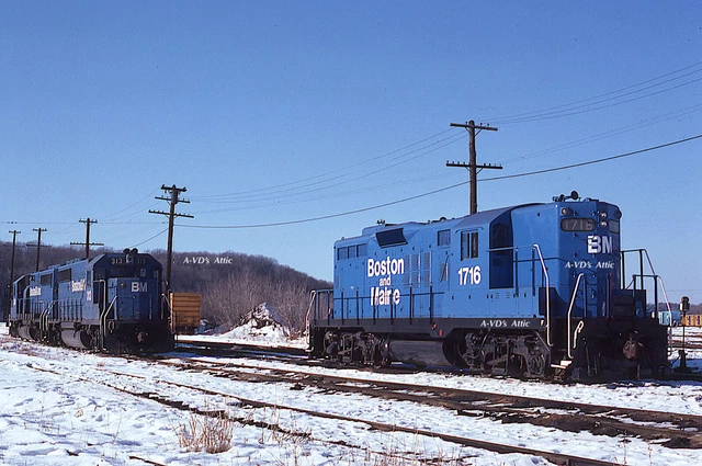 Orig slide B&M Boston Maine EMD GP9 1716 + 313 Mechanciville NY 1982