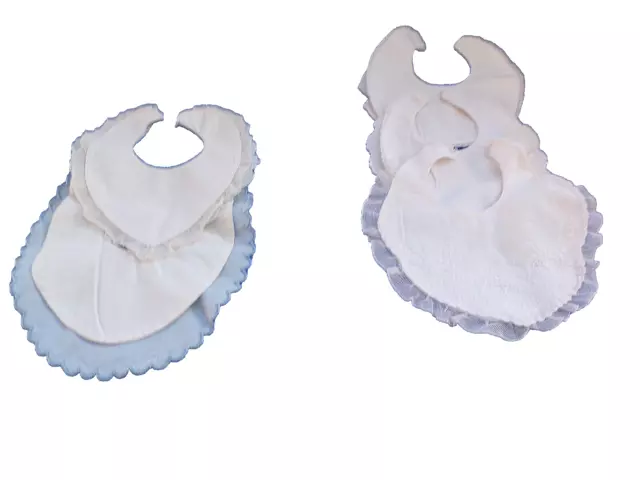 Lot de 5 anciens bavoirs de naissance brodés en coton et dentelle-doublés