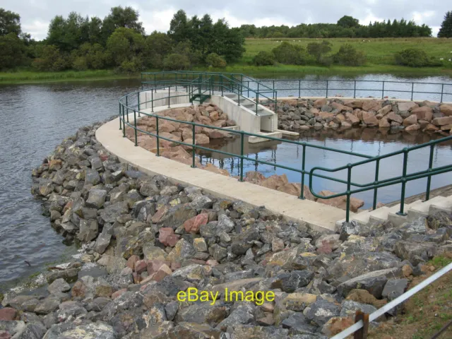 Photo 6x4 Threipmuir Reservoir Flood Prevention works New horse-shoe weir c2010