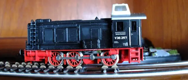 Trix 52 2464 HO gauge DB BR V36 diesel locomotive in black livery 2