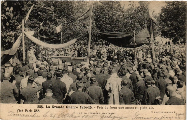 CPA MILITAIRE La Grande Guerre-Prés du front une messe en plein air (317595)