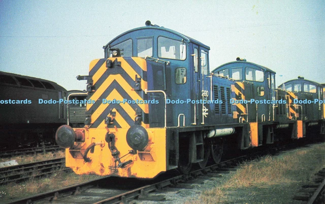 Class 07 Rear R681571 CLASS 07 Shunters Headed by No. D 2990. at Eastleigh in 1970 ...