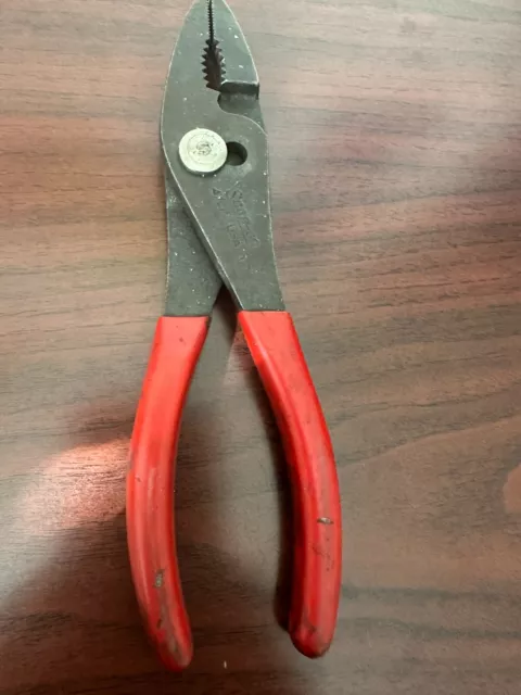 Knipex - The KNIPEX Duckbill Pliers (33 01 160), are shaped just like a  duck's bill – thin, flat and just 9mm tapering to 1.5mm at the tip. You'll  have no problem