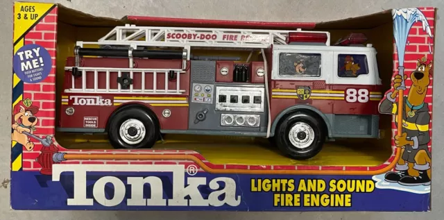 Scooby-Doo & Scrappy Tonka Lights and Sound Fire Engine NIB Warner Bros Store