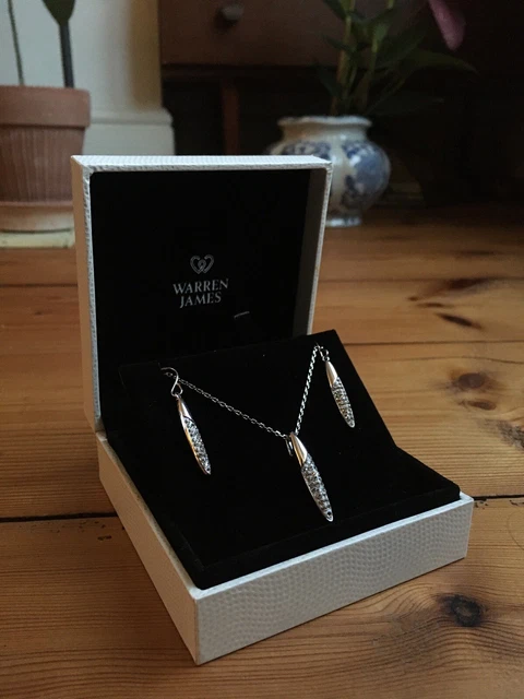 Elegant Swarovski Bangle & Necklace Set