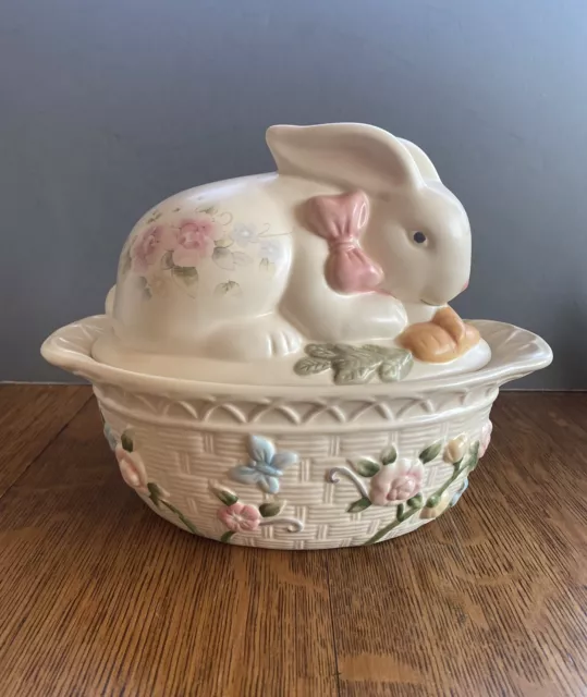 Pfaltzgraff Tea Rose Bunny Rabbit Casserole Dish Basket Weave Tureen Excellent