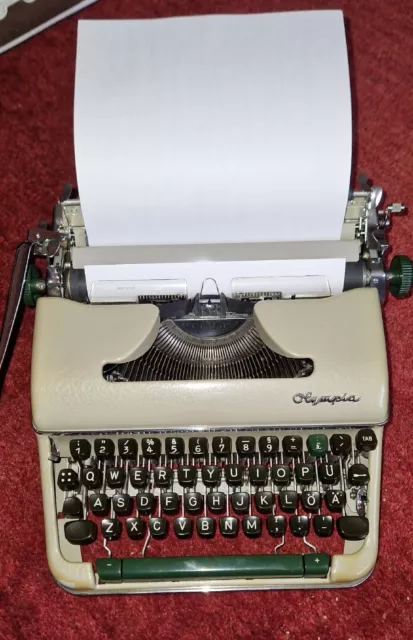 Olympia 1960 SM4 Deluxe Travel typewriter "Fully working" & Cased