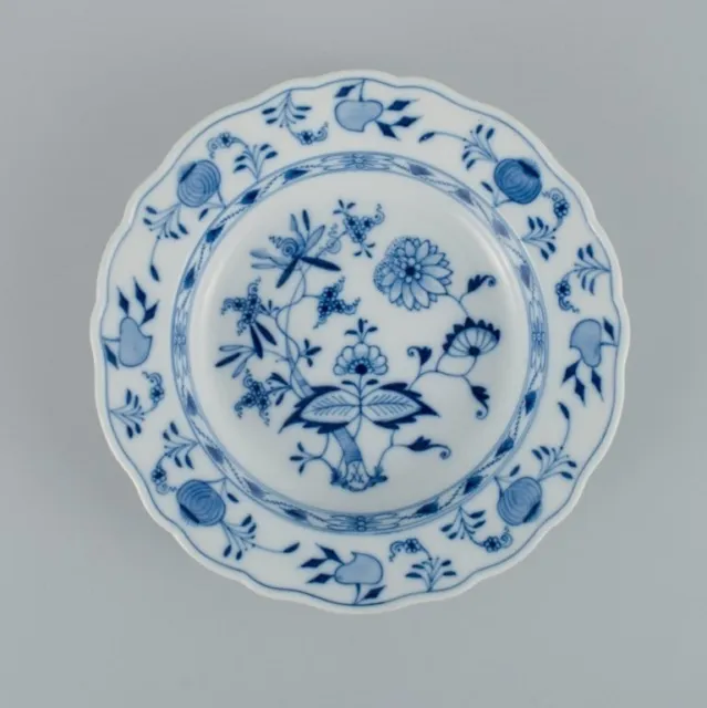 Meissen, set of three deep plates, hand painted, Blue Onion. Late 19th C. 2