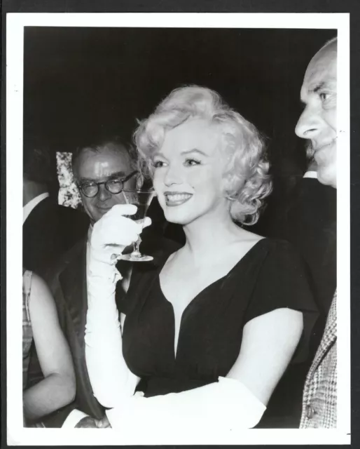 Marilyn Monroe Actress Holding A Cup Vintage Original Photo