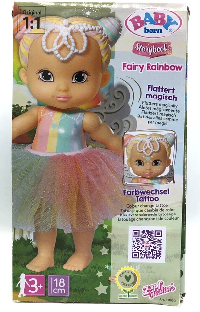 Baby Born Eenhoorn BABY Born 4001167831830 Storybook Fairy Rainbow Rainbow-18cm Fluttering Wings-Includes Doll, Wand, Stand, Backdrop And Picture Booklet- Suitable For Children Aged 3+ Years-831830 Backdrop Baby
