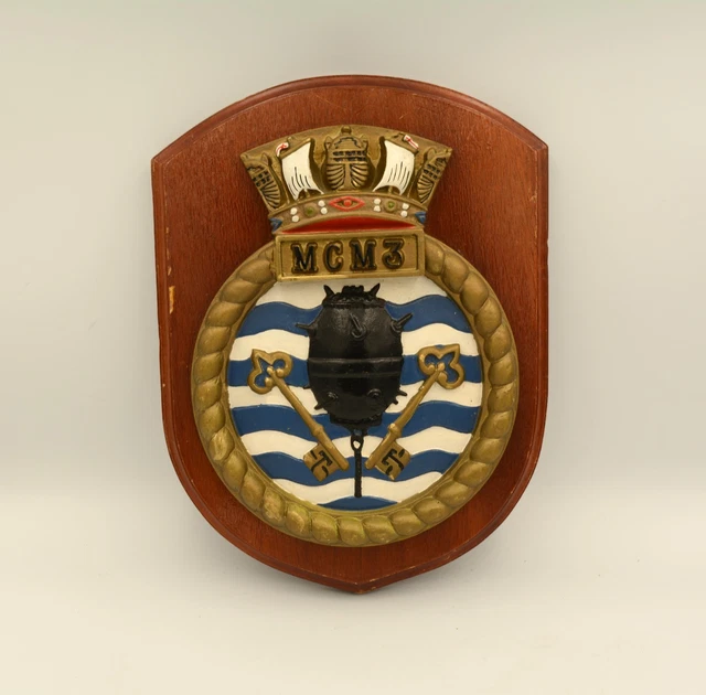 MCM3 VINTAGE ROYAL Navy Minesweeper Large Painted Wooden Shield Plaque ...