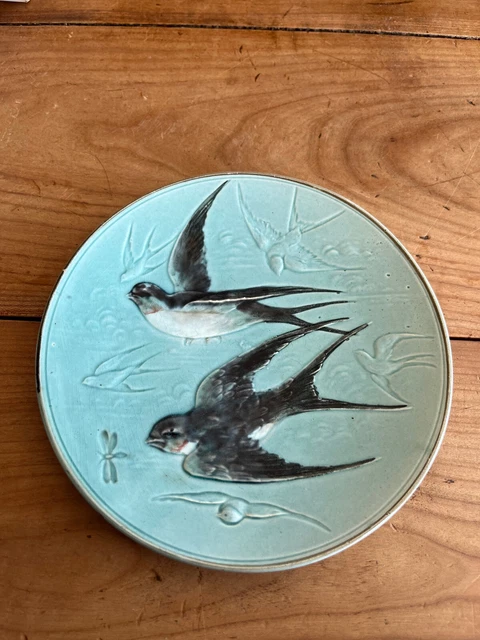 assiette ancienne N48 barbotine hirondelle