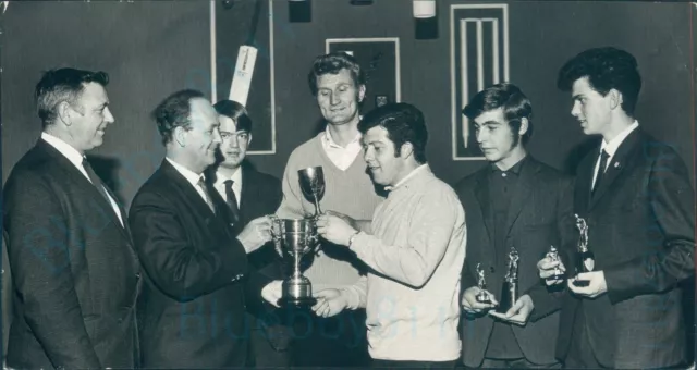 1969 Amateur Cricket Fleetwood evening cricket league presen Press photo 7.5*4