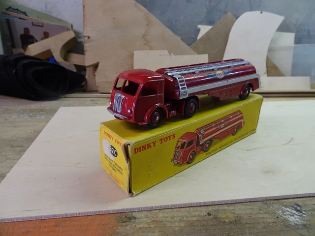 Dinky Toys Panhard Esso 32C – Version Grandes Ailes – Boîte D'origine – 1950
