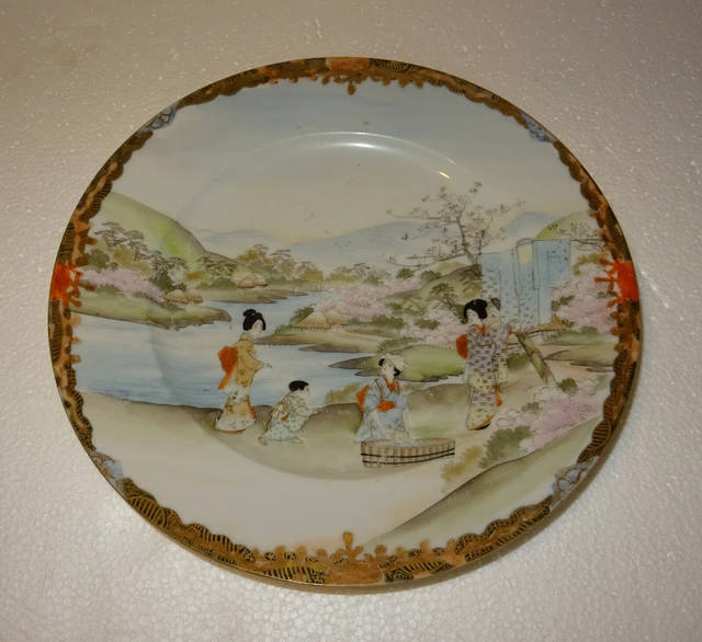Assiette Ancienne Plate En Porcelaine Tres Fine Âge Et Provenance Inconnue