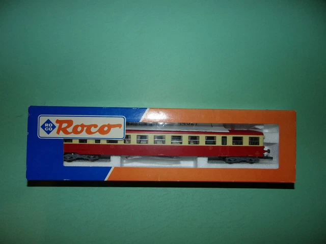 Remorque d'autorail Vernay CBA XR 702, rouge et crème, parfaitement monté