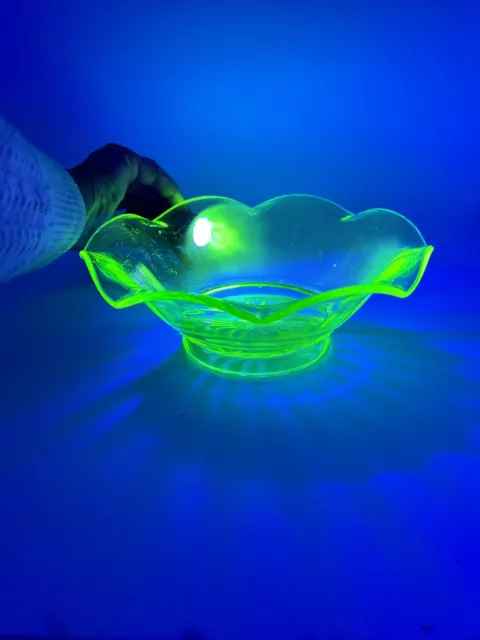 Vintage 8.5” Green Uranium Depression Glass Ruffled Bowl