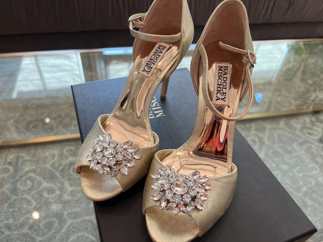 Badgley mischka harris peep clearance toe pump