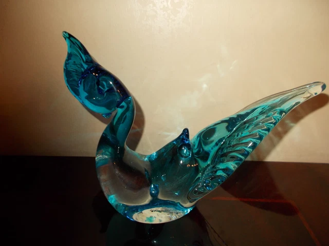 Murano (?senza firma) Cigno vetro sommerso incamiciato bianco celeste