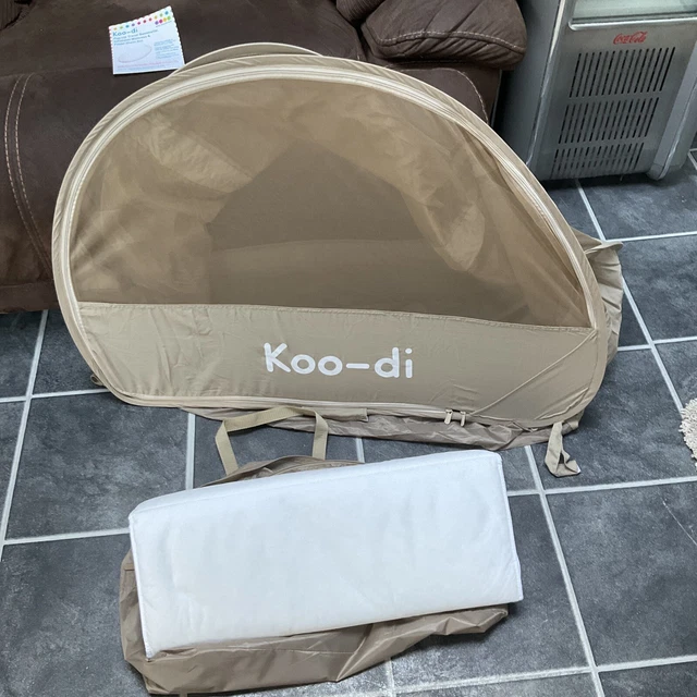 Pop up travel shop bassinet