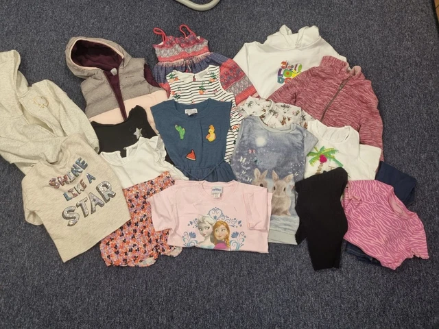 Large Bundle of Girls Clothes - Over 30 items plus accessories - Mainly Age 6-8