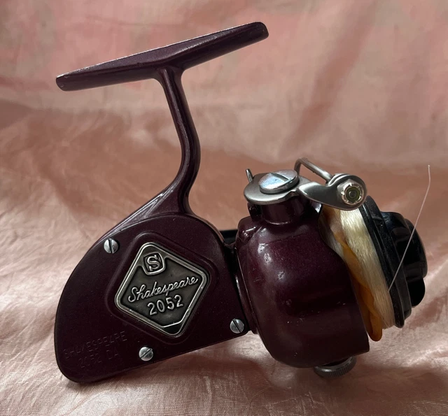 VINTAGE SHAKESPEARE 2052 DA Spinning Reel S Works Great !! Fishing
