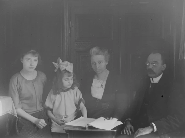 Ancien négatif photo sur plaque de verre - Photo vie de famille - 18 x 13