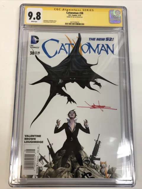 Catwoman (2015) #38 (CGC 9.8 WP SS) Signed By Jae Lee | Newsstand Rare