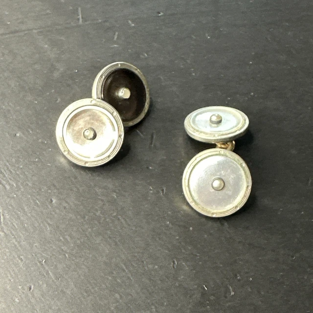 At Auction: PAIRE DE BOUTONS DE MANCHETTES