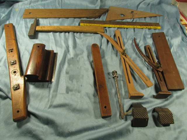 Lot De Vieilles Scies à Main Anciennes En Bois - Outils Vintage