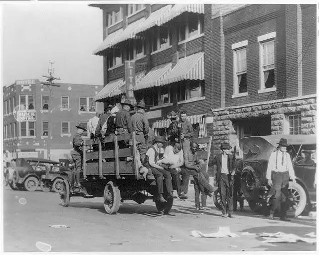 Truck,Litan Hotel,Soldiers,African Americans,Tulsa,Oklahoma,1921,Race Riot