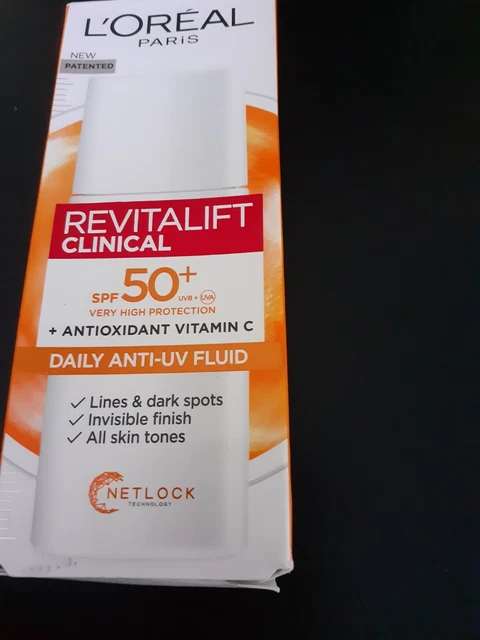 L’Oréal Paris Weihnachtsbox 2024 – Mit Revitalift Clinical UV-Fluid SPF50+, Vitamin C Serum & Gua Sha Stein