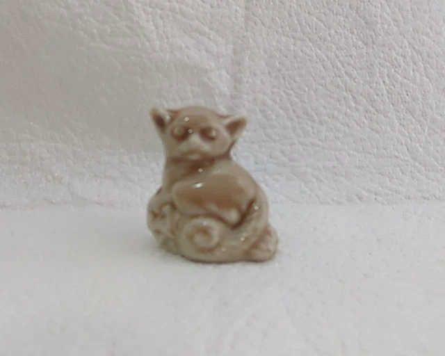 Red Rose Tea Wade Collectible Ceramic Lemur Miniature Figurine Animals