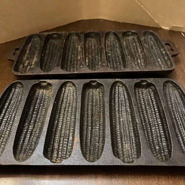2 Primitive Vintage 7S 26 Cast Iron Cornbread Corn Cob Shaped Muffin Baking Pan